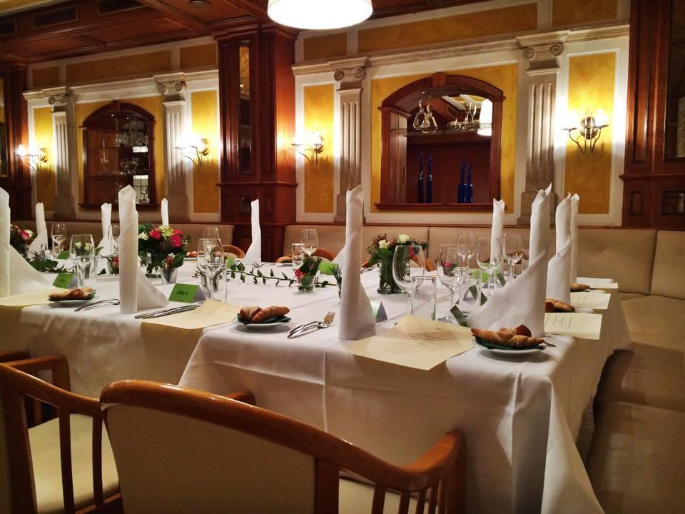 Stadthotel Restaurant Auerhahn 버클라브레크 외부 사진