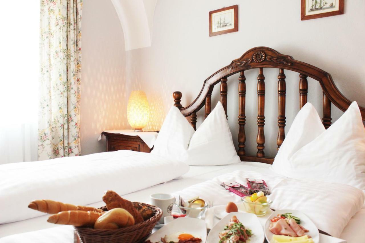 Stadthotel Restaurant Auerhahn 버클라브레크 외부 사진