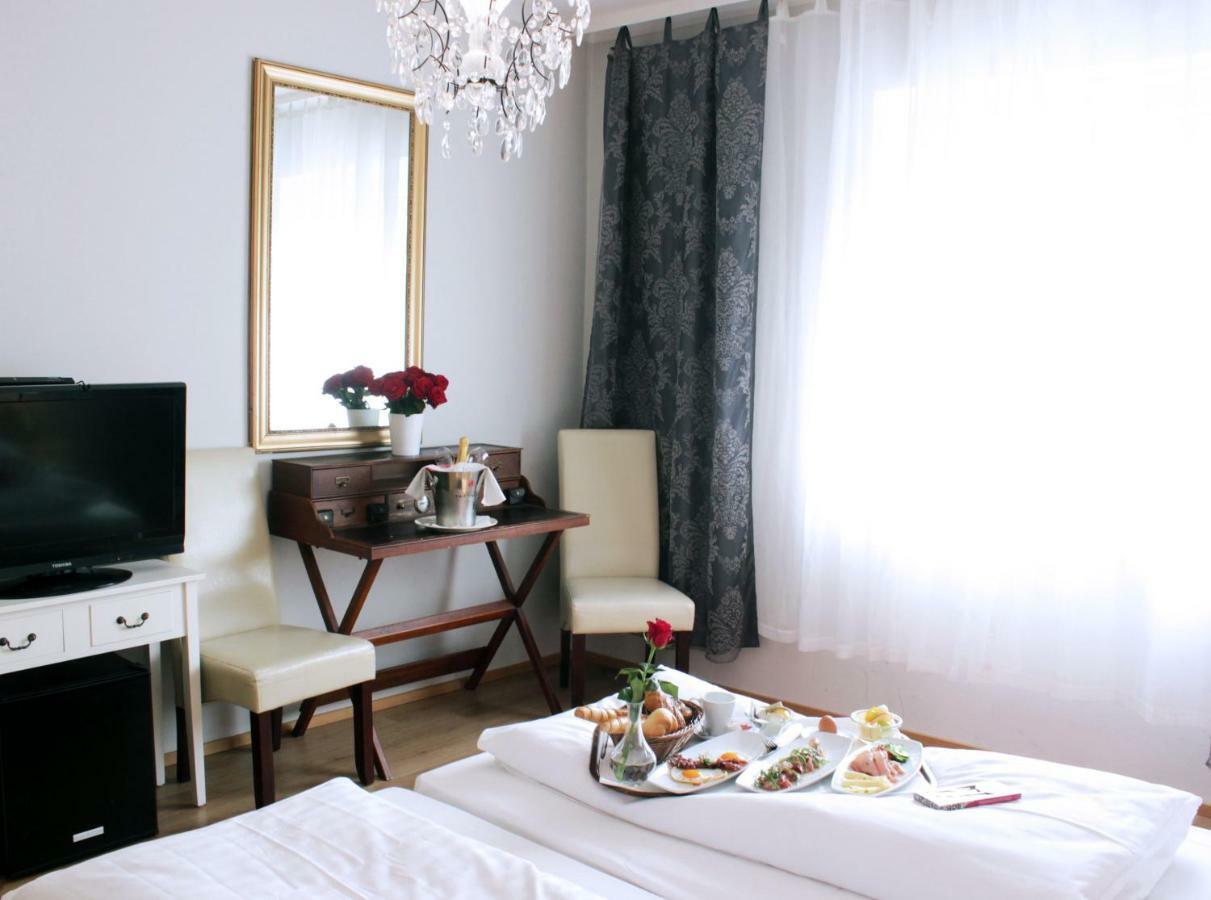 Stadthotel Restaurant Auerhahn 버클라브레크 외부 사진