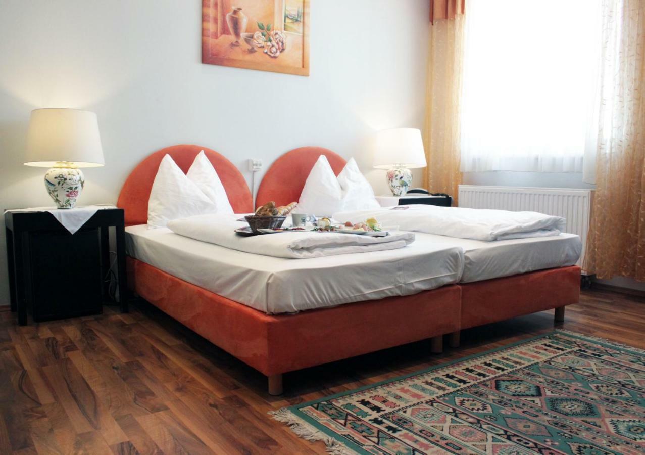 Stadthotel Restaurant Auerhahn 버클라브레크 외부 사진